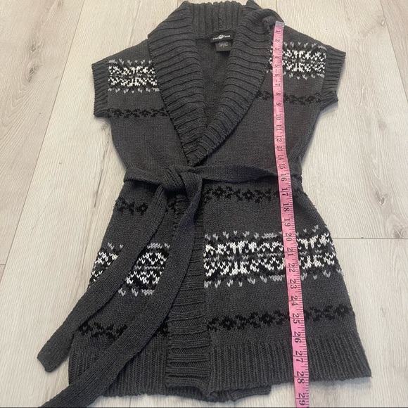 It’s Our Time Gray Short Sleeve Open Wrap Sweater with Removable Tie Belt Size S - Picture 5 of 7